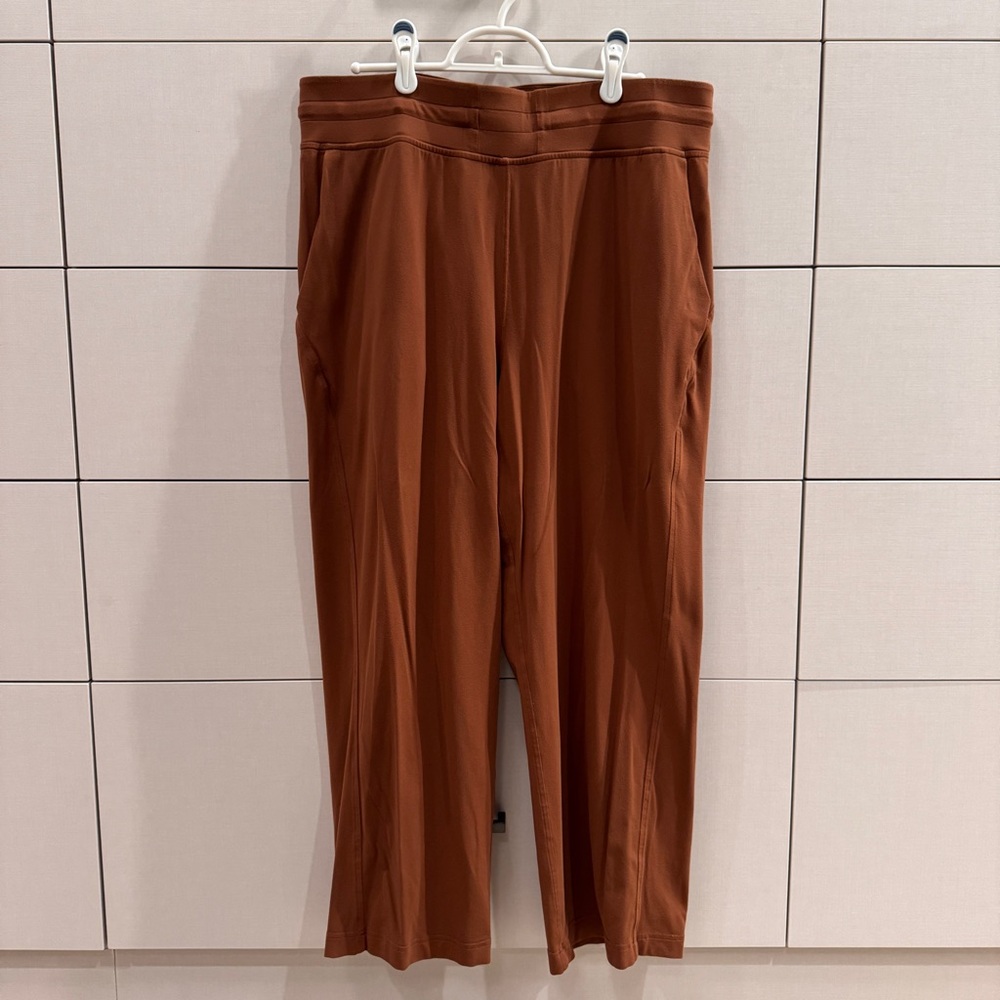 Lululemon Rust Brown Cropped Pant